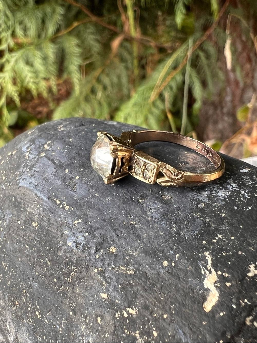 Vintage- Gold Ring with Gemstone - Picture 3 of 7